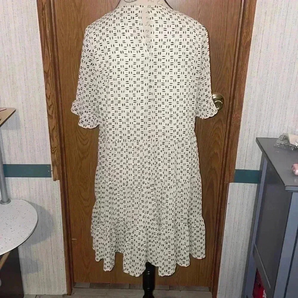 Jodifl Dress - Picture 2 of 3